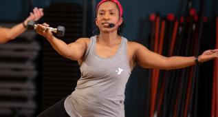 Virtual Barre class lead by african american female instructor